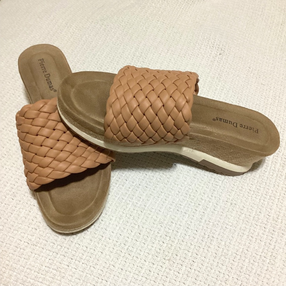 NWOT Pierre Dumas Woven Slip on Wedge Sandal size 9